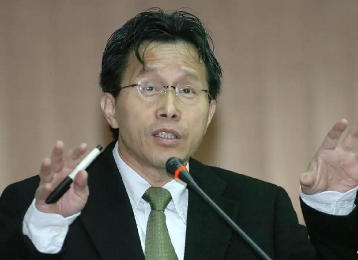 谢志伟叫嚣“中国是敌国”？祖籍广东却认贼作父，台独嘴脸太丑陋！作为外省第二代，父