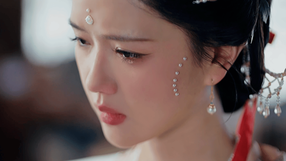 李卿喻钟黎十指相扣共创喻钟黎 很会用小细节营造氛围的喻钟黎太加分，和同伴十指紧扣