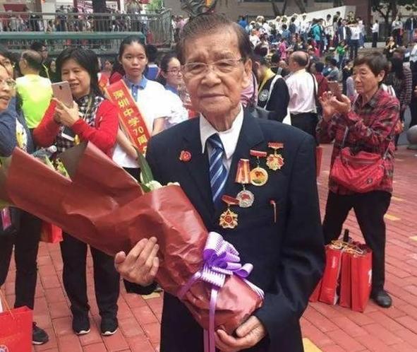 抗战时，9岁的陈敏学十分聪明，在日本奴化教育下，三年精通日语，13岁给日军当了翻