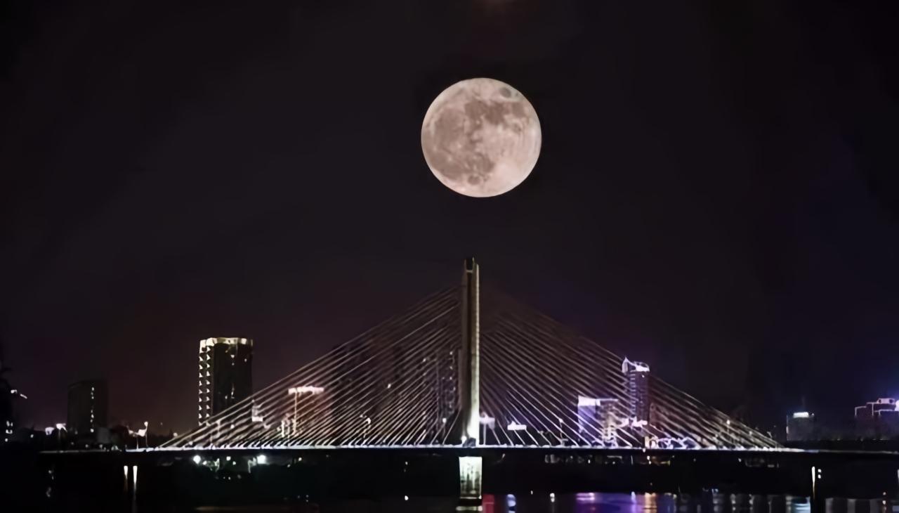 亿像素长焦，手机摄影新风口还是营销噱头？

你有没有去过演唱会或赛事现场，掏出“