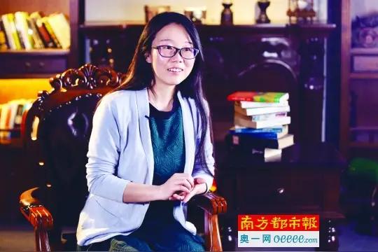 李娟的母亲太强悍了！没房子就在戈壁滩搭油毡棚，冬如冰窖、夏似蒸笼。后来她自己盖土
