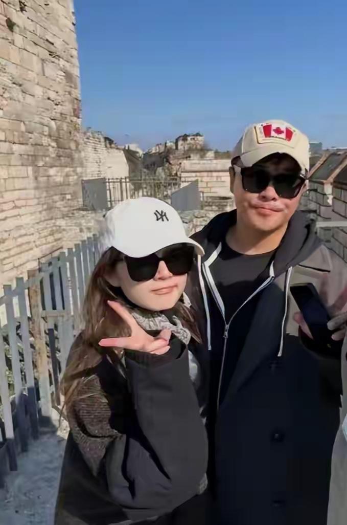 骂陈思成的骨子里都是羡慕陈思成。娱乐圈活的最成功最潇洒的当属陈思成了。

  陈