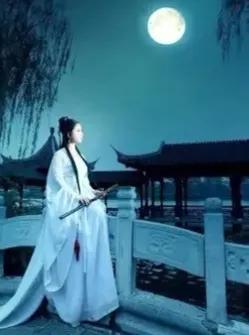 方圆天地，为头条联友对联：
问君能有几多愁，
思尔不知何日归。