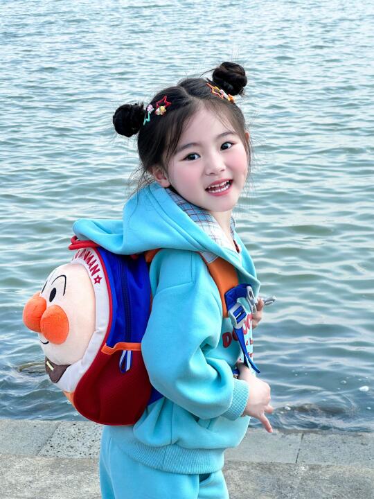 女孩子真的好可爱～