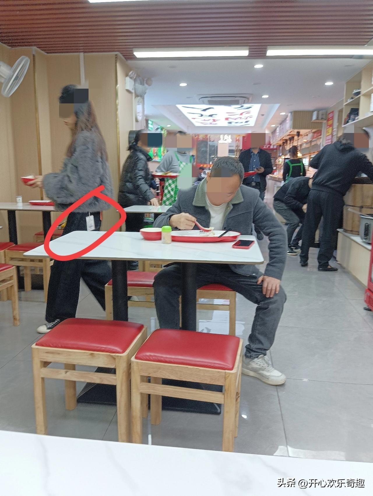 这个女人实在太缺德了。新买回来的昂贵的衣服，他的牌子不摘下来，不拆下来，就是硬生