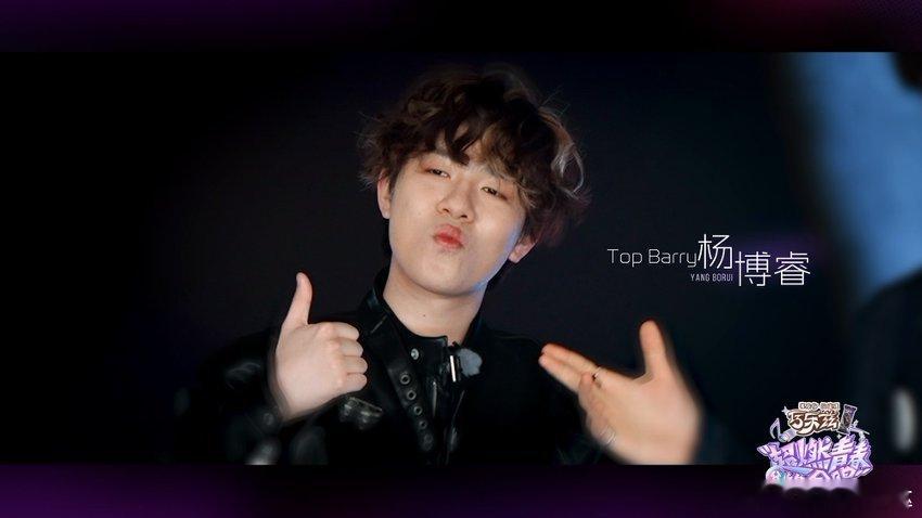 超燃青春的合唱主题曲WeYoung超燃青春的合唱 . 完全被这首主题曲俘获！旋律