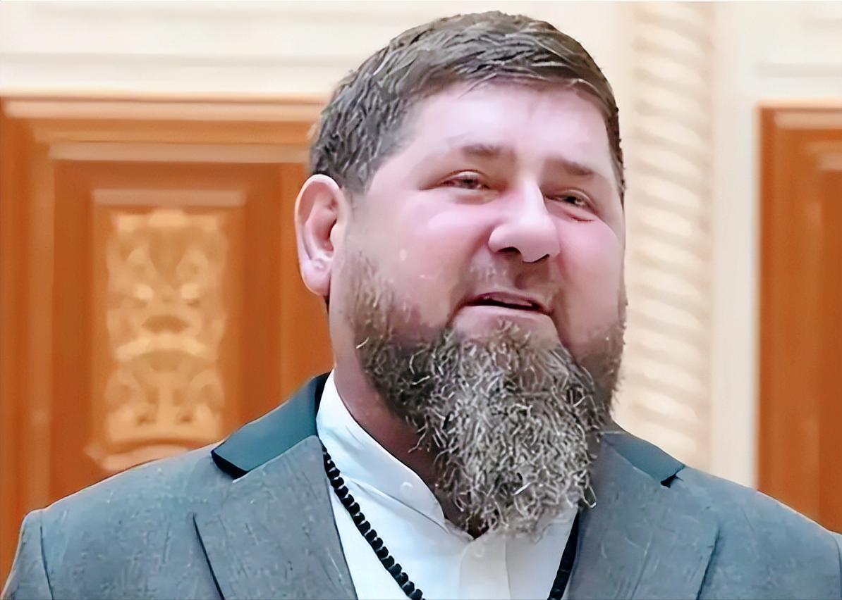 说翻脸就翻脸！前几天还喊着要去伊朗帮着打美国的车臣老大卡德罗夫，突然就变卦了。他