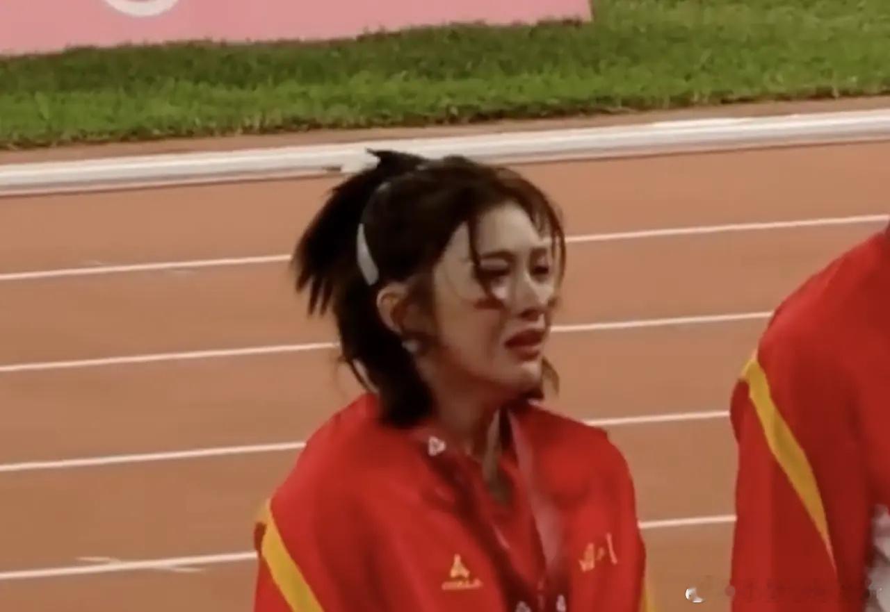 吴艳妮懊悔全运会丢冠：我破13秒20次 实力厚度已经在那 绝不退役11月份的全运