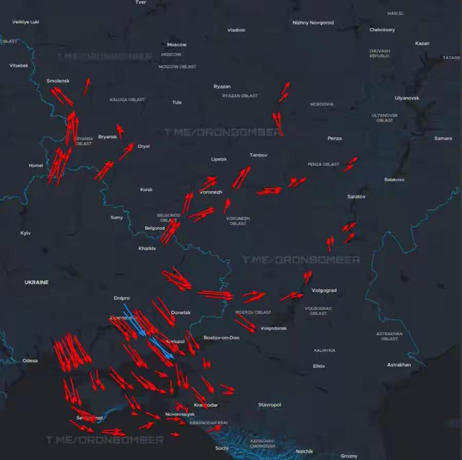今年，乌克兰的长程无人机反击明显变多了，数量和波次都变多了。
此外，还打击了俄军