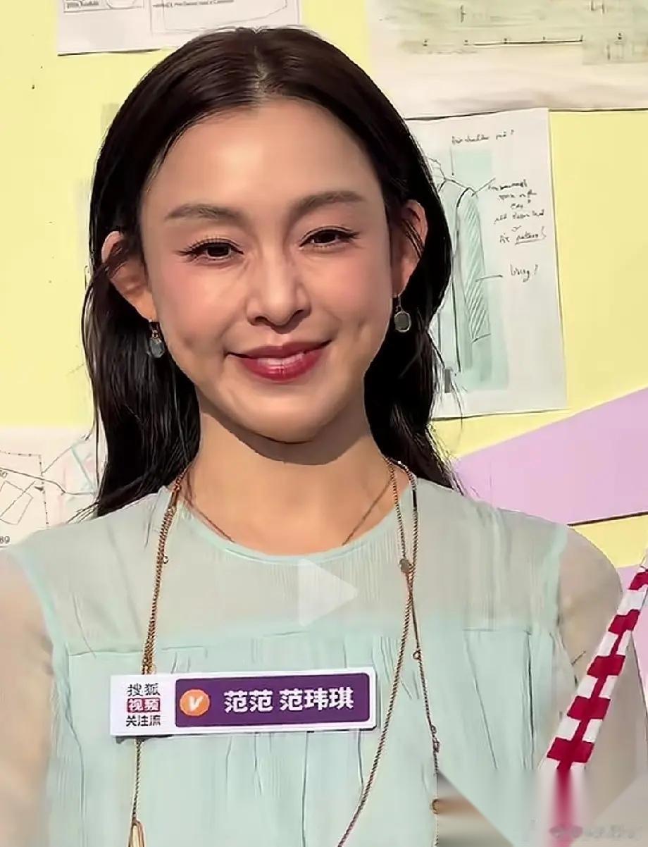 我能接受范玮琪老了， 也能接受范玮琪变胖， 但我实在理解不了，她才50岁，怎么眼