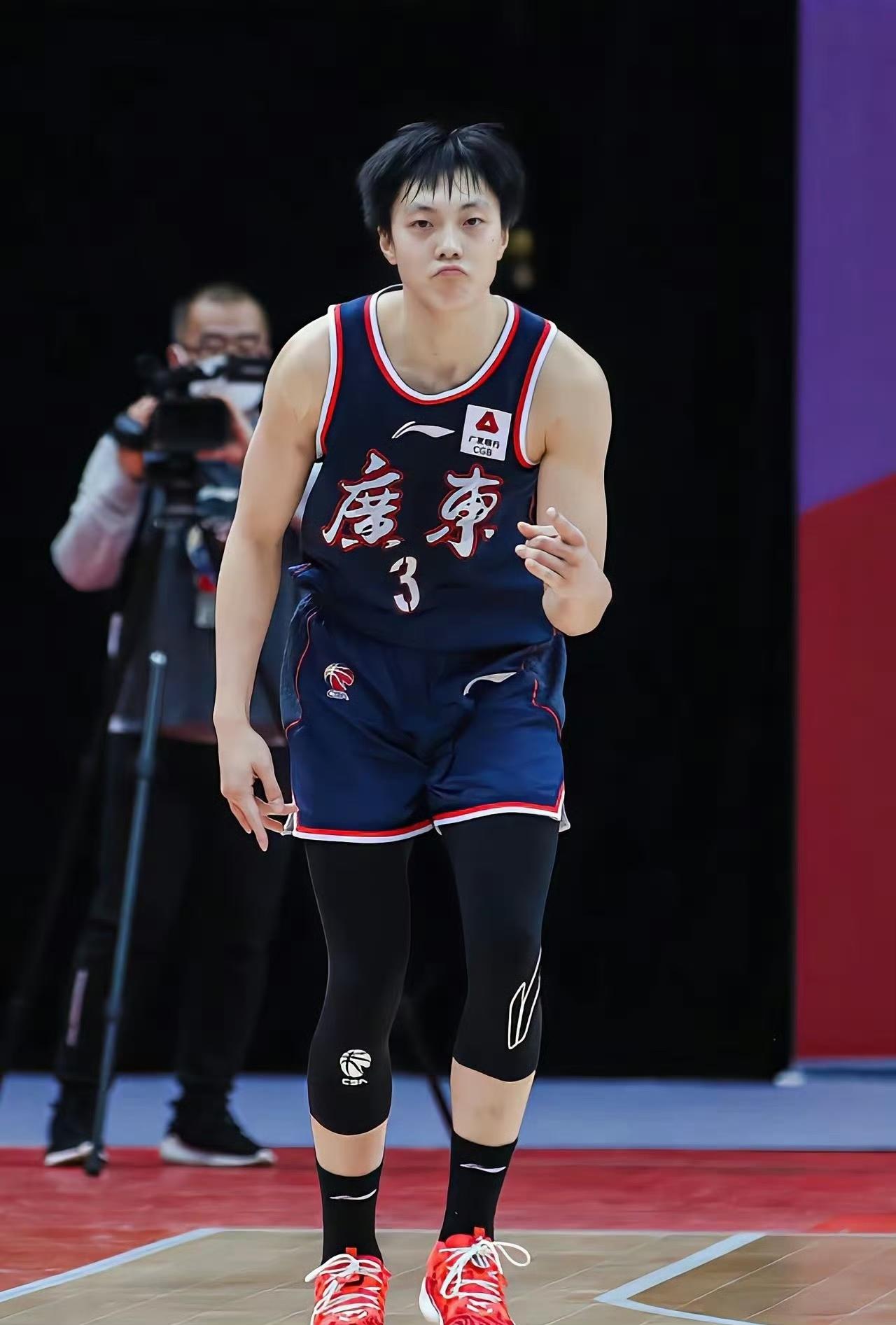 丢人现眼啊[发怒]，广东73-113输上海多达40分！一战打出了2个无可争议的事