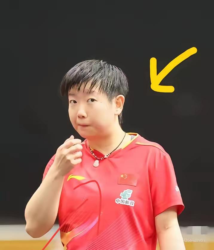 一觉睡醒，
我直接惊掉下巴！万万没想到，莎莎在印度打亚锦赛竟被热得这么潦草，
​