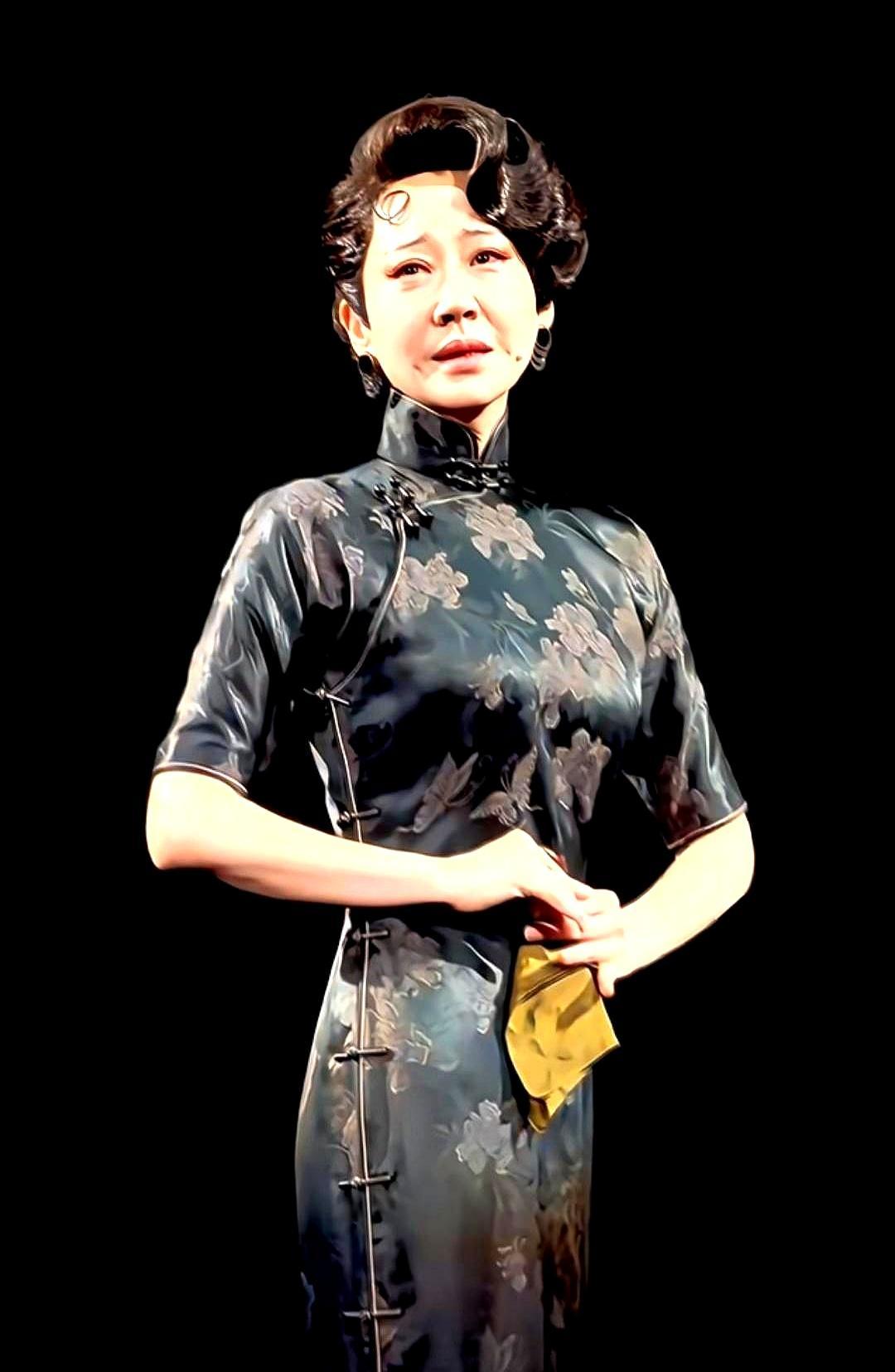 50岁断崖式变老，一年掉2%胶原
 
皮肤像泄气气球，从围绝经期开始，雌激素一路