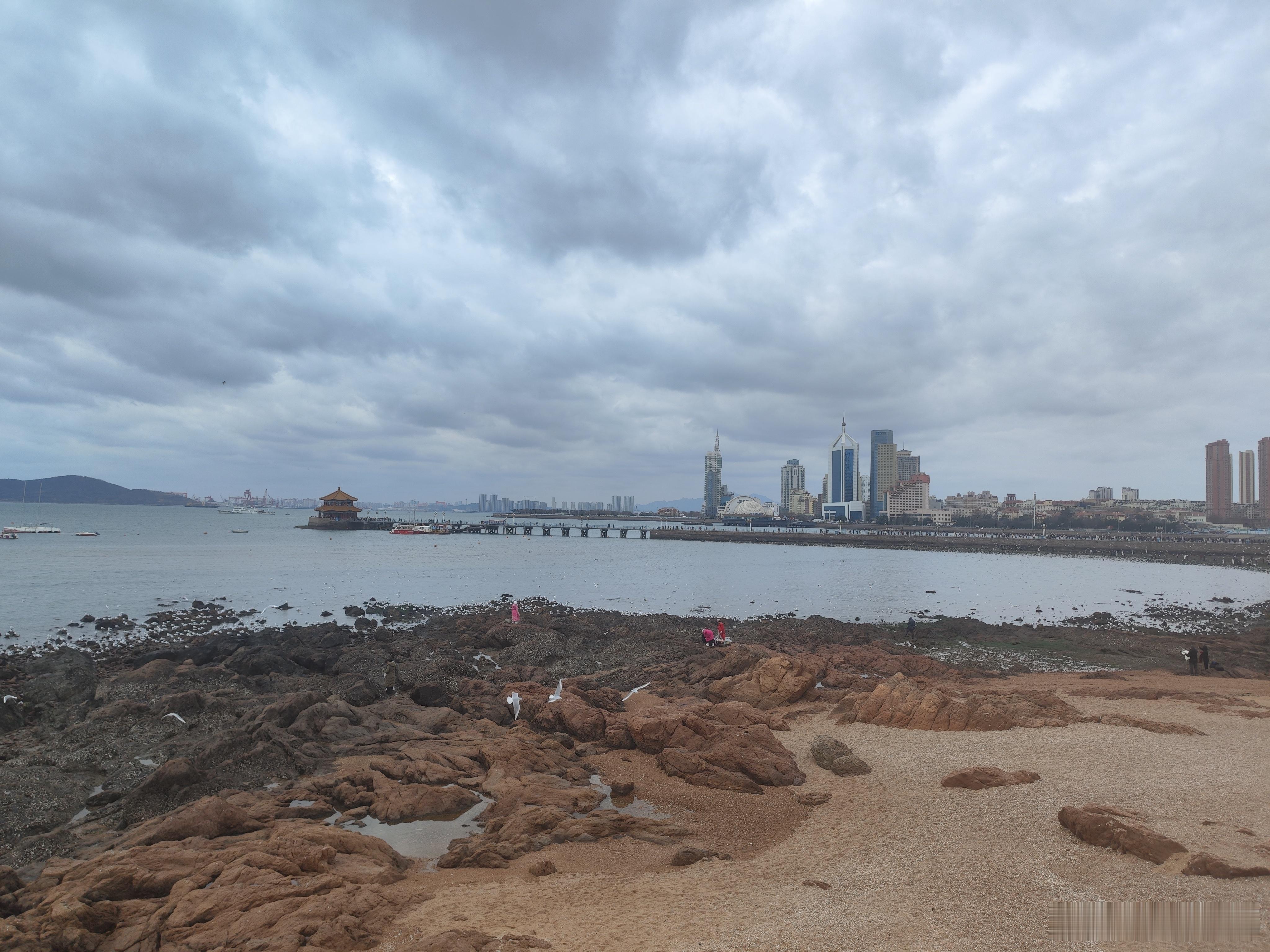 打卡青岛栈桥风景区，运动只为更好的自己！快来加入吧！ 