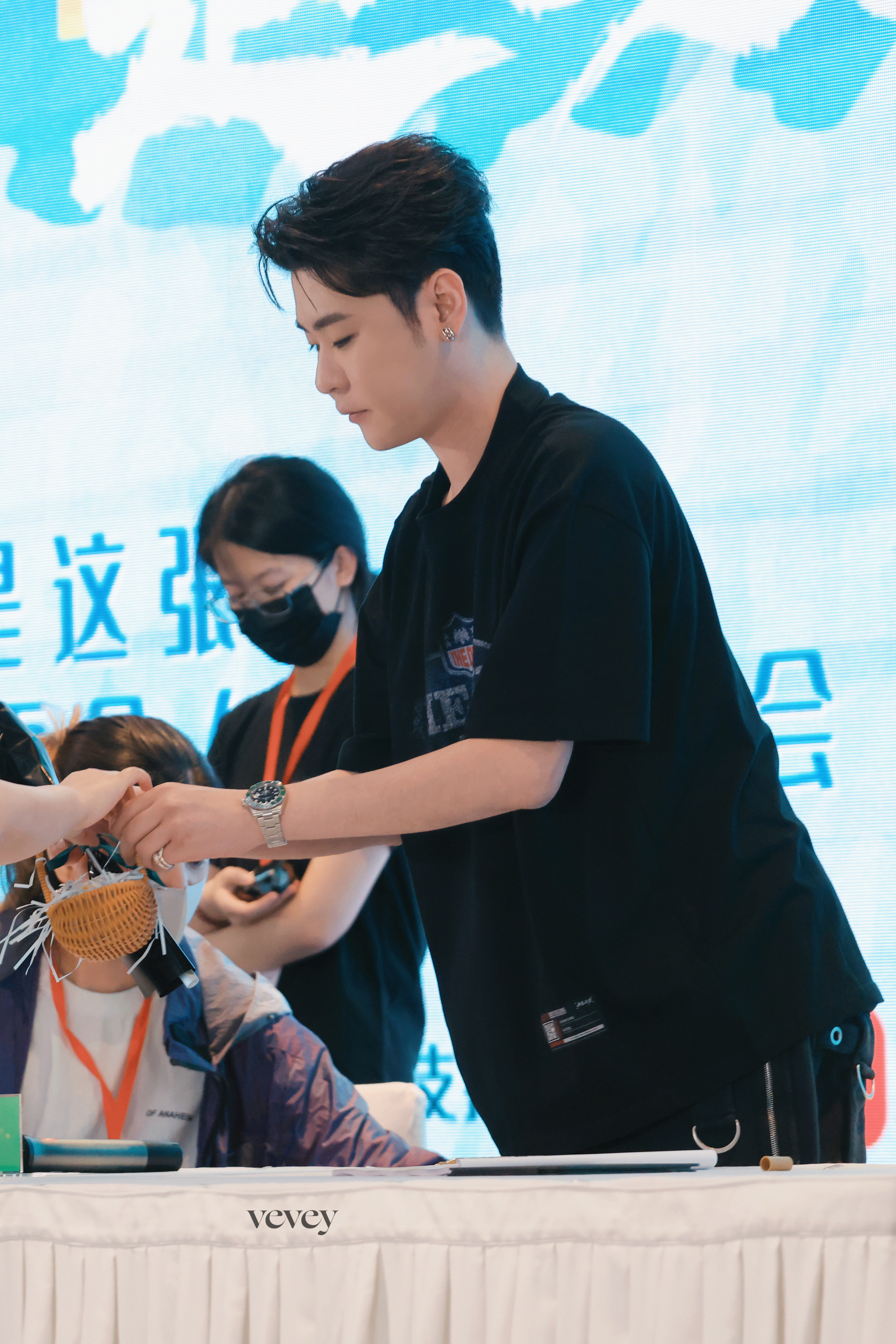 张云雷靠近你演唱会不是这张云雷  他总是不经意间流露出孩子气 让人看了心软软的2