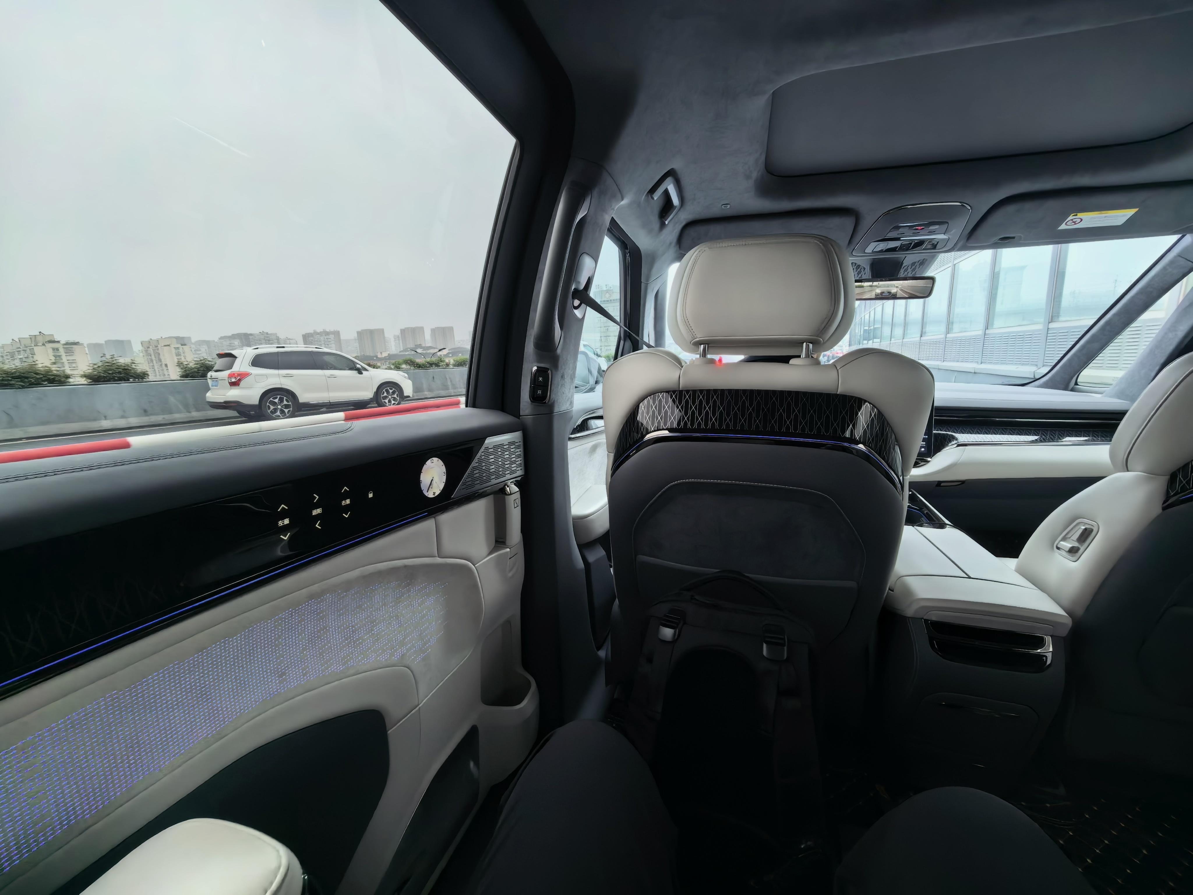 开始一天一个城市的旅程今天去试一下乐道新产品，据说厂家朋友给我准备了小惊喜。然后