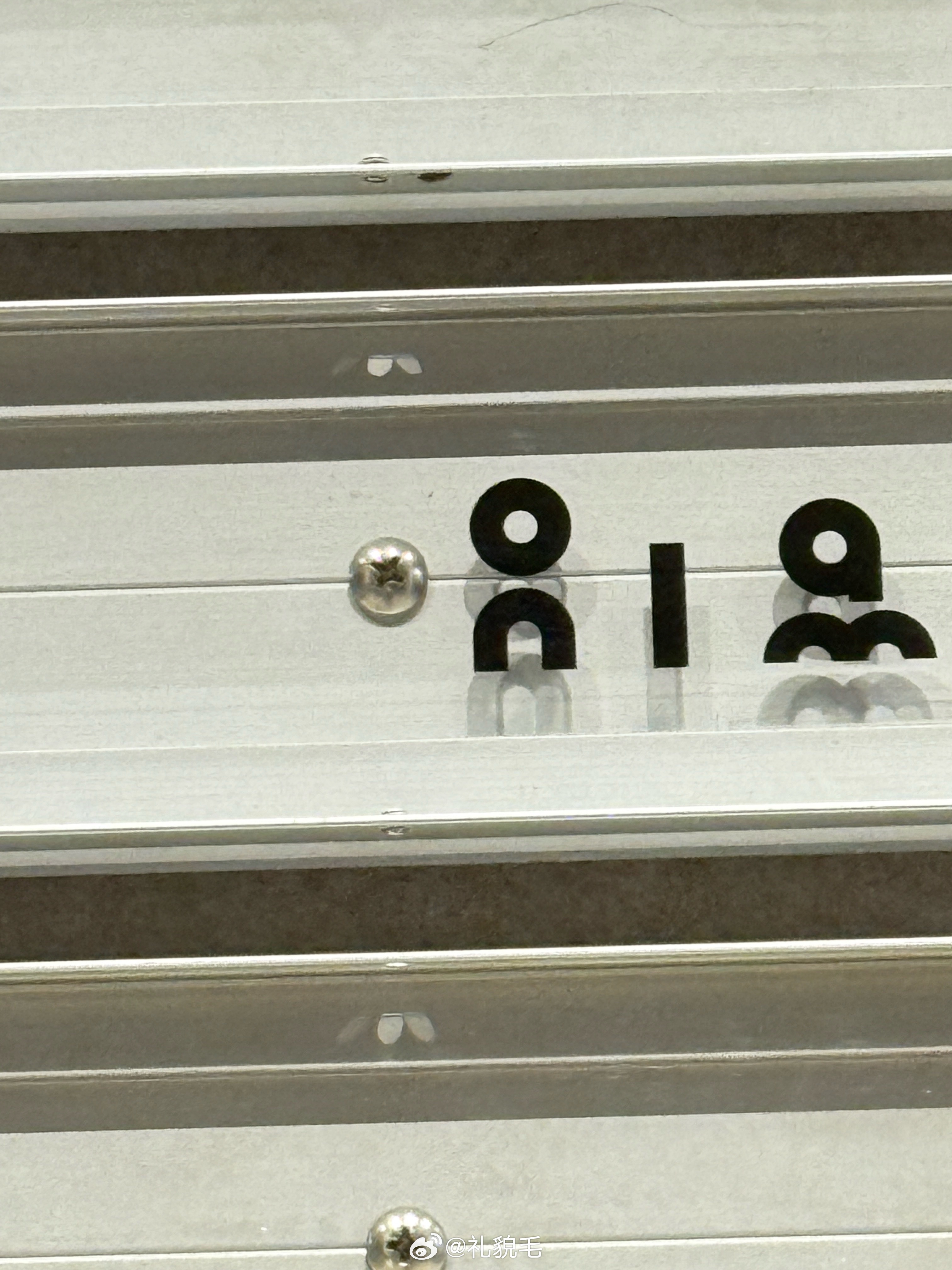 我：为什么这边每隔一层开一家昂跑啊？ 