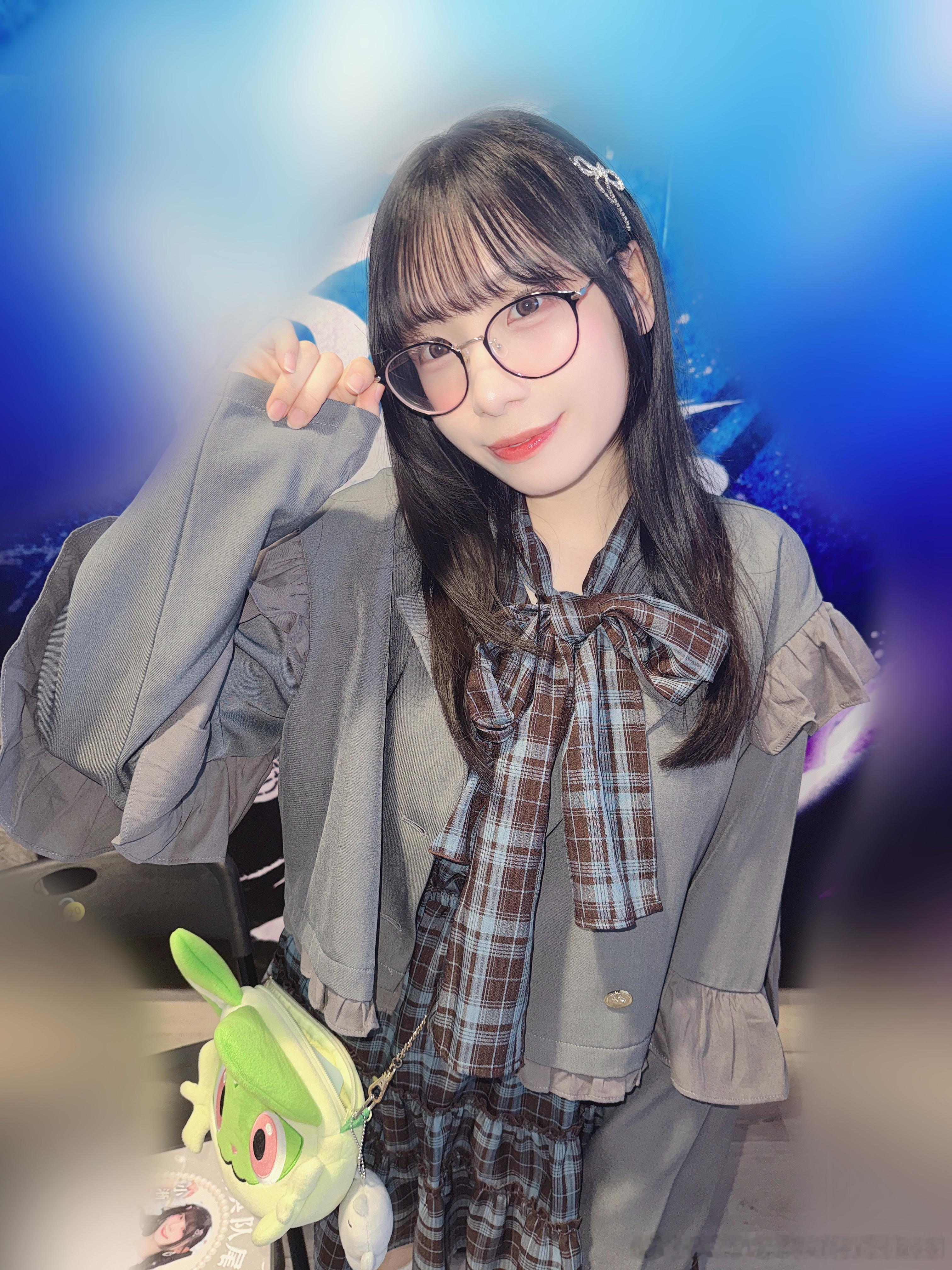 メガネちゃん🤓 ​​​