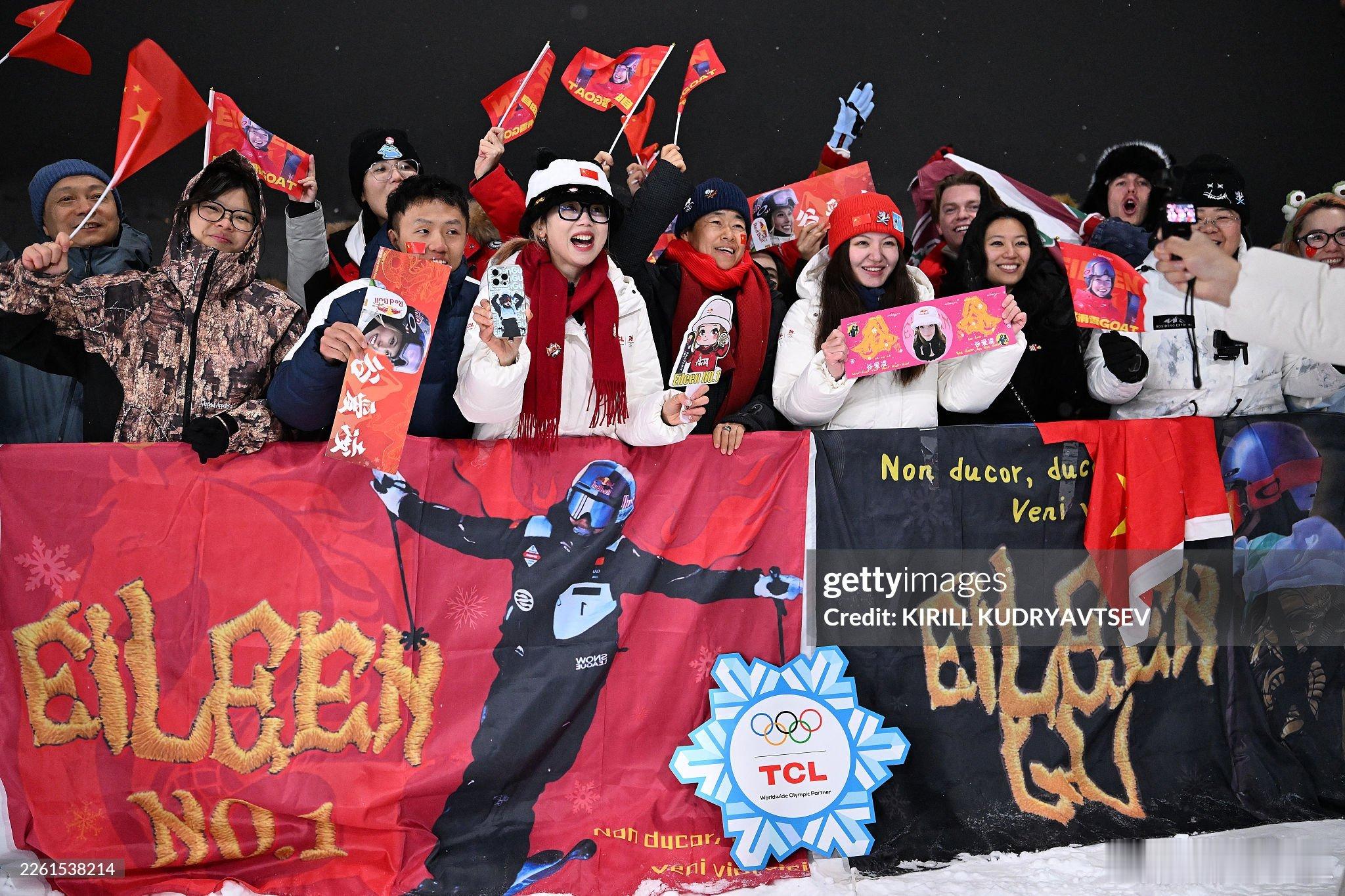 谷爱凌转身就有妈妈在场边 谷爱凌说过一句话，听一次破防一次：“能同时拥有滑雪和母