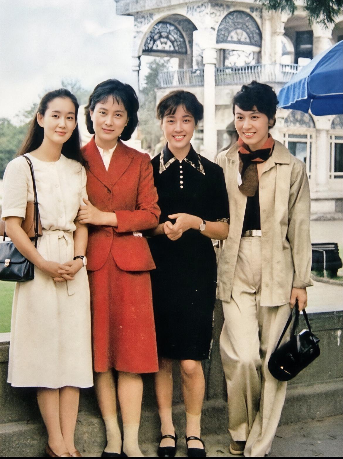 1979年，《中日和平友好条约》签订，首届日本电影周在北京举办，日本知名影星中野