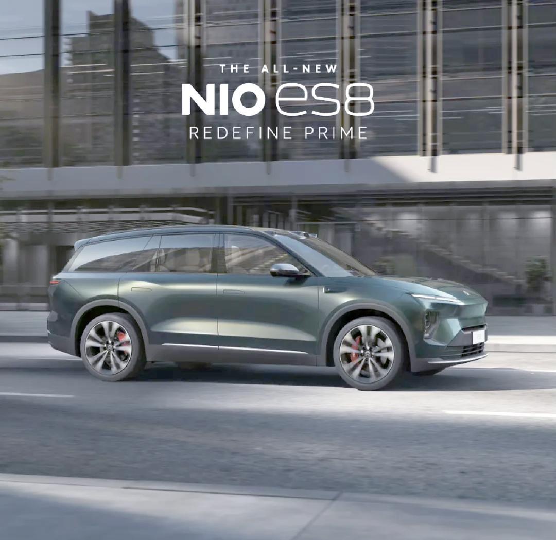 很多人其实不知道第一个量产隐藏式门把手的是1952年上市的奔驰300SL，就知道