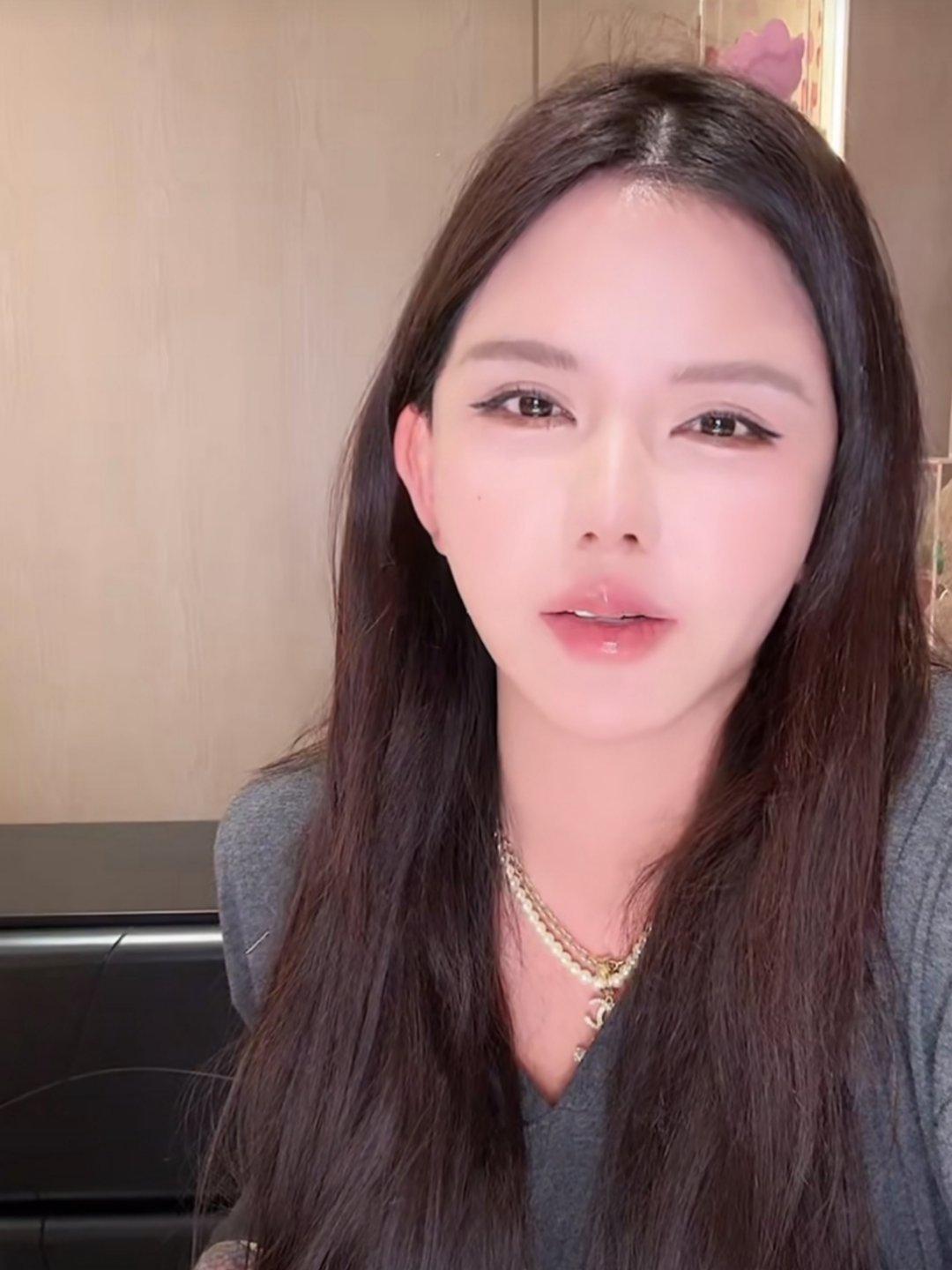 韩安冉想找没结过婚的男人 结婚博主韩安冉直播谈到自己的第五段婚姻，明确表示“想找