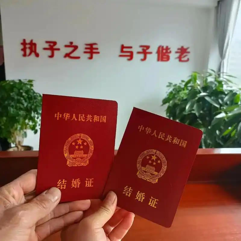 二婚真的能收获幸福吗？
我身边有位女同事的经历或许能引发思考。她离异后独自抚养孩