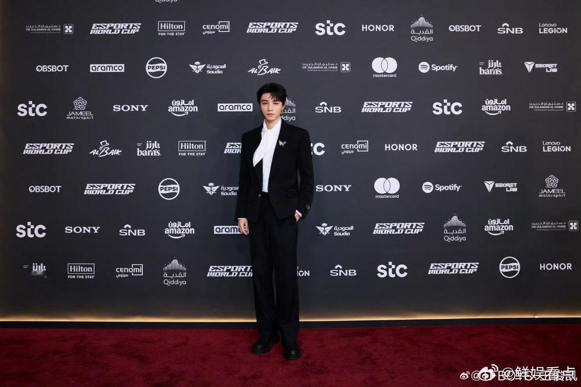 王俊凯多次回应粉丝 救命！王俊凯多次回应粉丝，日常分享不停，这鲜活感直接拉满 