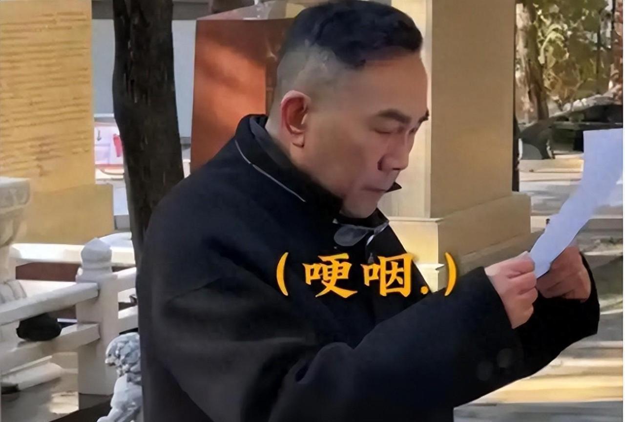 相声界的规矩还能这么玩？直播间里侯耀华轻飘飘甩出这句话，瞬间炸翻全网。
这位75