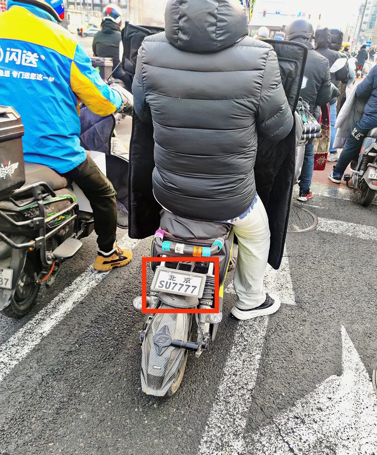 这个车牌如果放到汽车上，谁开最合适？舒淇妈？ 