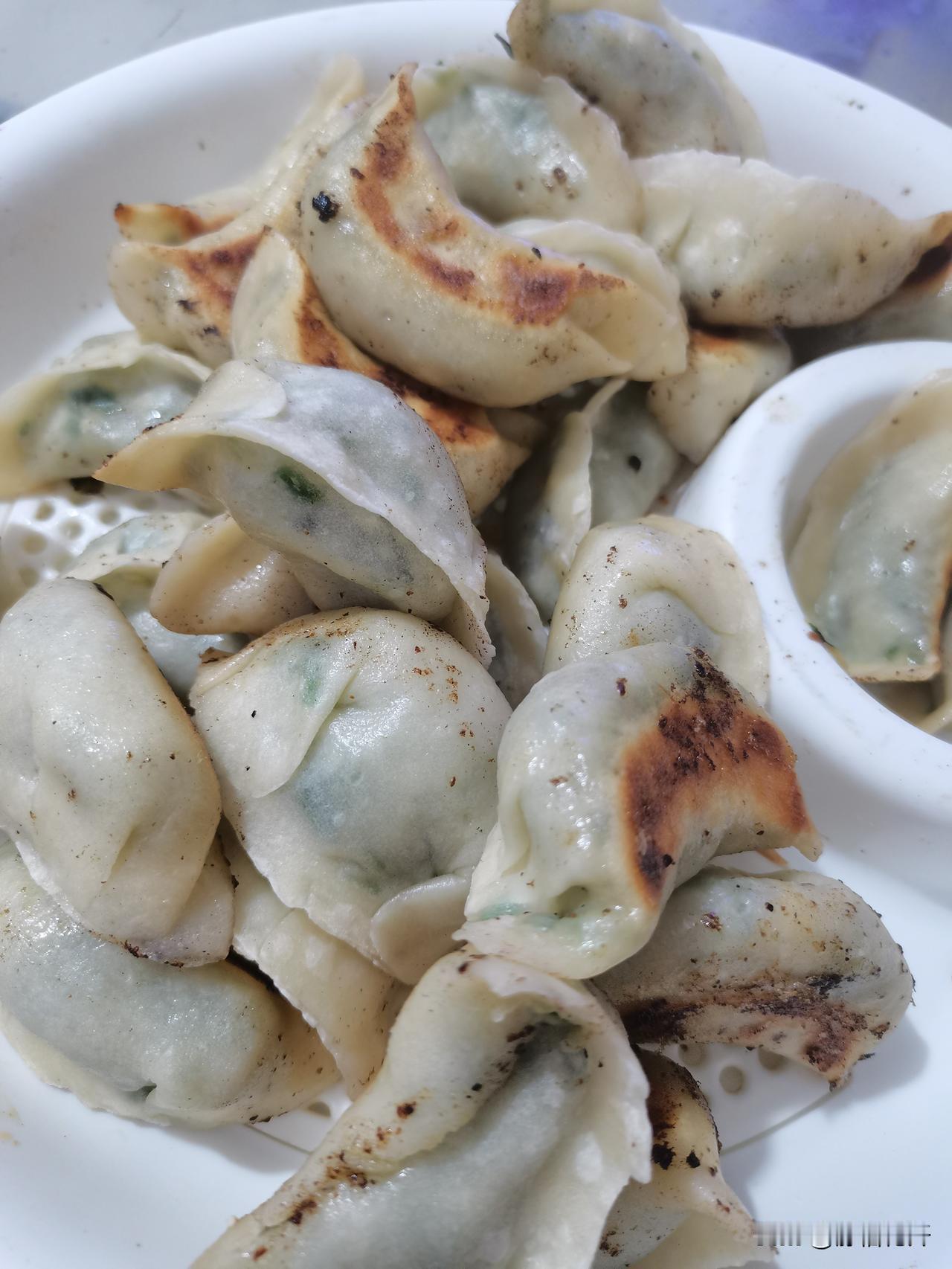 我每天六点起床给孩子们做早餐
而且基本每天不重样

我的目的是自己做饭，干净，卫