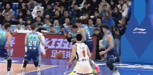 杰克逊为什么这么生气？已经吹了争球，非要吃一个技犯才满意吗？宁波男篮vs广东男篮