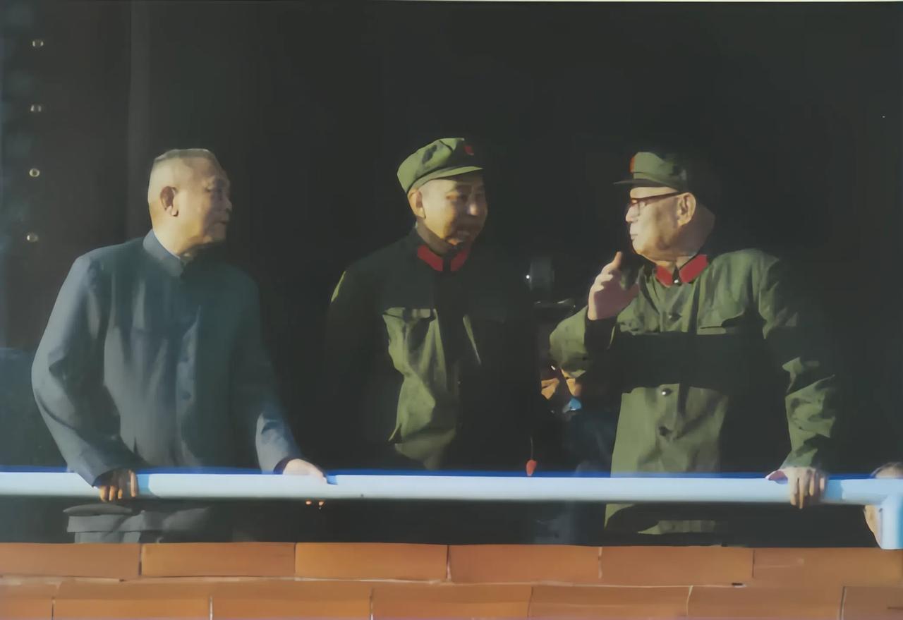 李先念为何不穿军装？