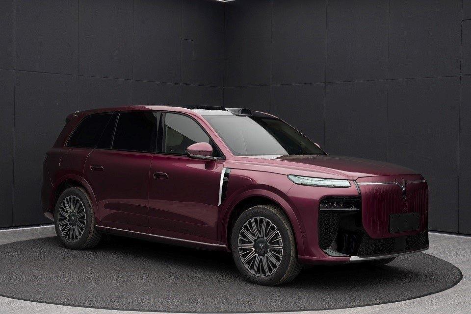 岚图又出新车了，岚图泰山8亮相工信部。车身尺寸 5200×2025×1814mm