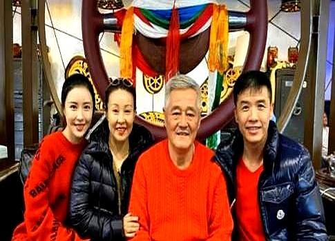 赵本山大女儿赵玉芳没分到家产？球球直播直接炸场，澄清多年谣言！

2026年球球