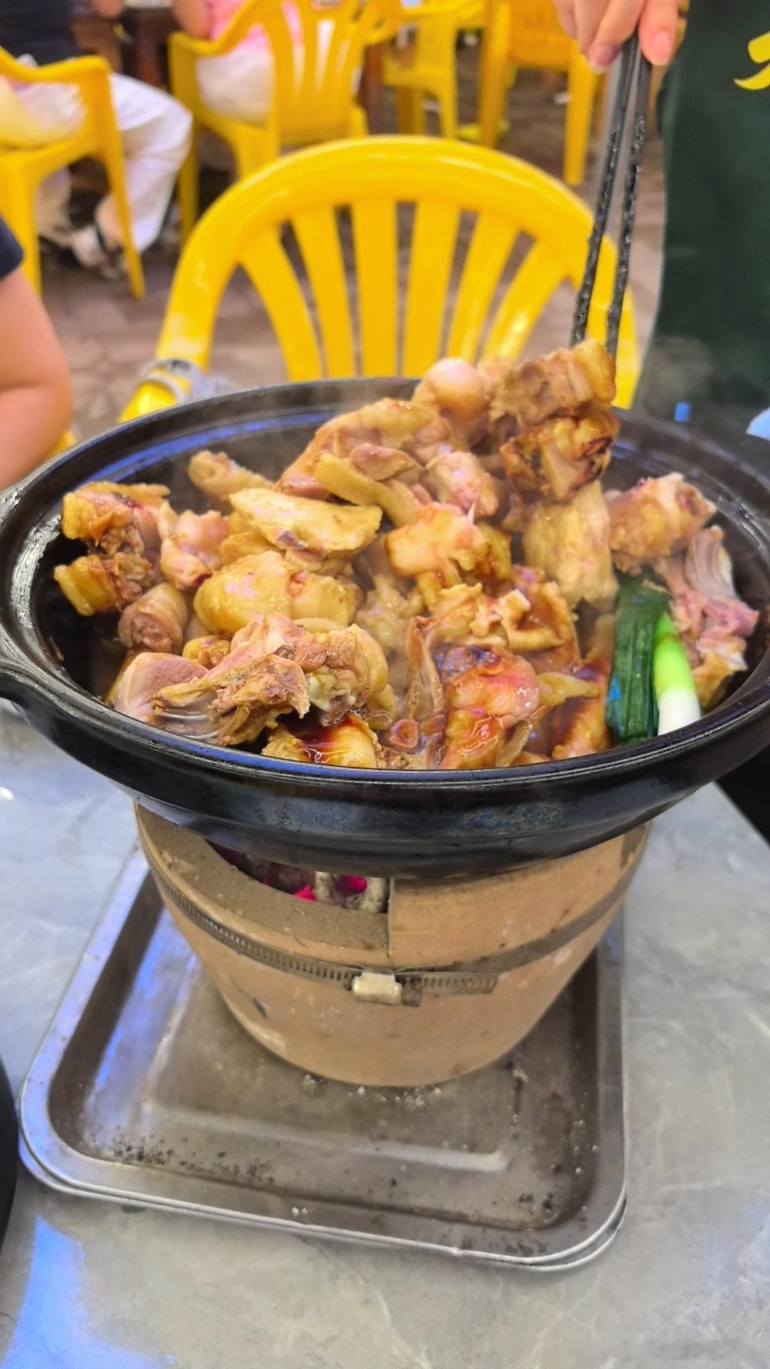 昨天忘记告诉你们，我过来清远吃鸡了～呐～ 