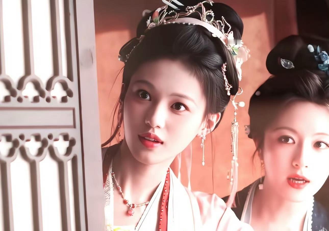 终于看到女配没有给女主让妆的剧了…这剧组大气！ ​​​