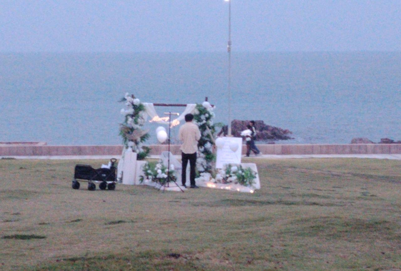 青岛雕塑园不仅有漂亮的婚纱摄影，还有浪漫的求婚。