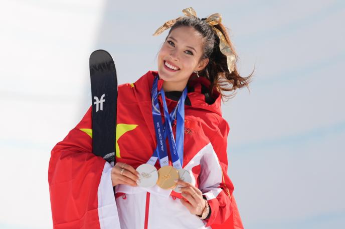 美国副总统万斯公开受访时表示：在美国长大的运动员就该代表美国参赛。这番话没点名道