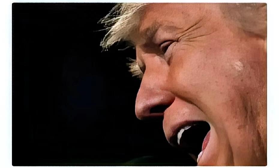 中国国防部辟谣南海传闻！​
电磁攻击致机坠说法不实​
中国国防部近日明确表态：网