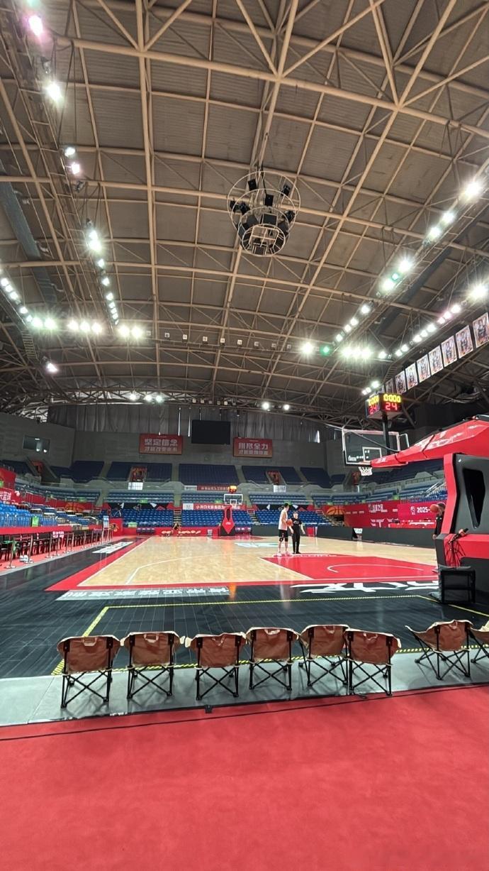 北京时间4月24日晚19时35分，2025-2026赛季CBA常规赛收官战上演焦