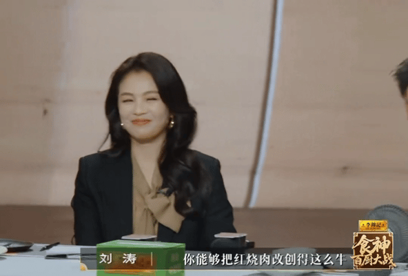 红烧肉最伟大的吃法出现了百厨大战百厨大战各路大厨同台比拼，解锁红烧肉脑洞新吃法。