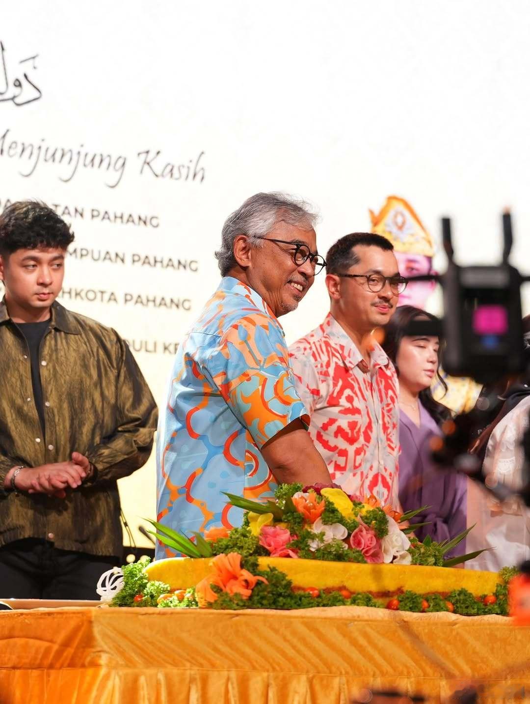 马来西亚王室 🇲🇾彭亨苏丹阿卜杜拉·沙阿在王后阿兹赞、阿米尔.纳赛尔.易卜拉