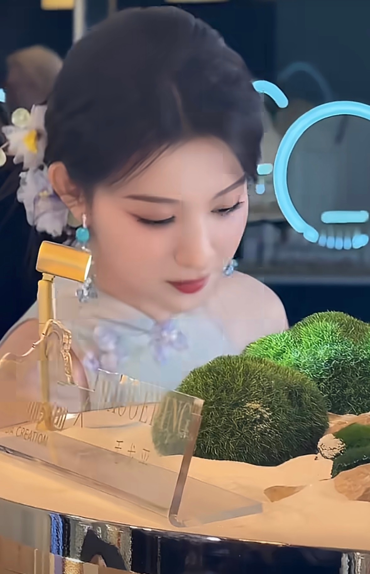 这个王楚然简直美得不像话样貌出众，方方面面都很出彩，怎么看都很赏心悦目。 