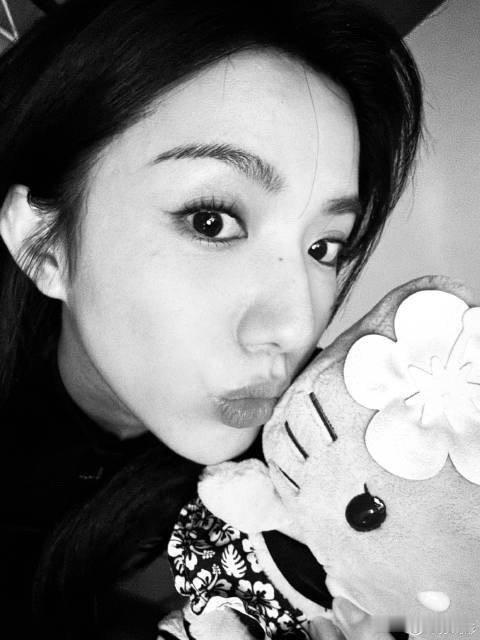 苏晓彤这样玩牙刷橘子有她的道理 突击直播名场面！苏晓彤把牙刷橘子游戏玩出花样，反