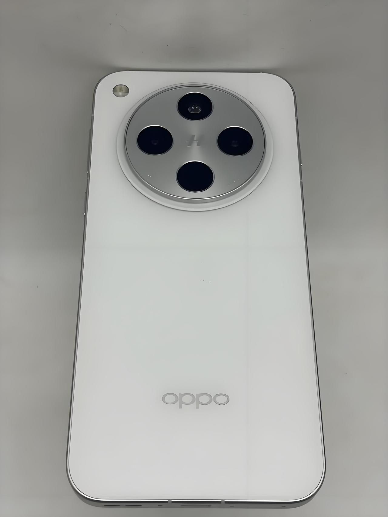 一觉醒来，看到新闻，突然发现自己的的床头柜里藏着几百块钱，快看看你们的床头柜里有