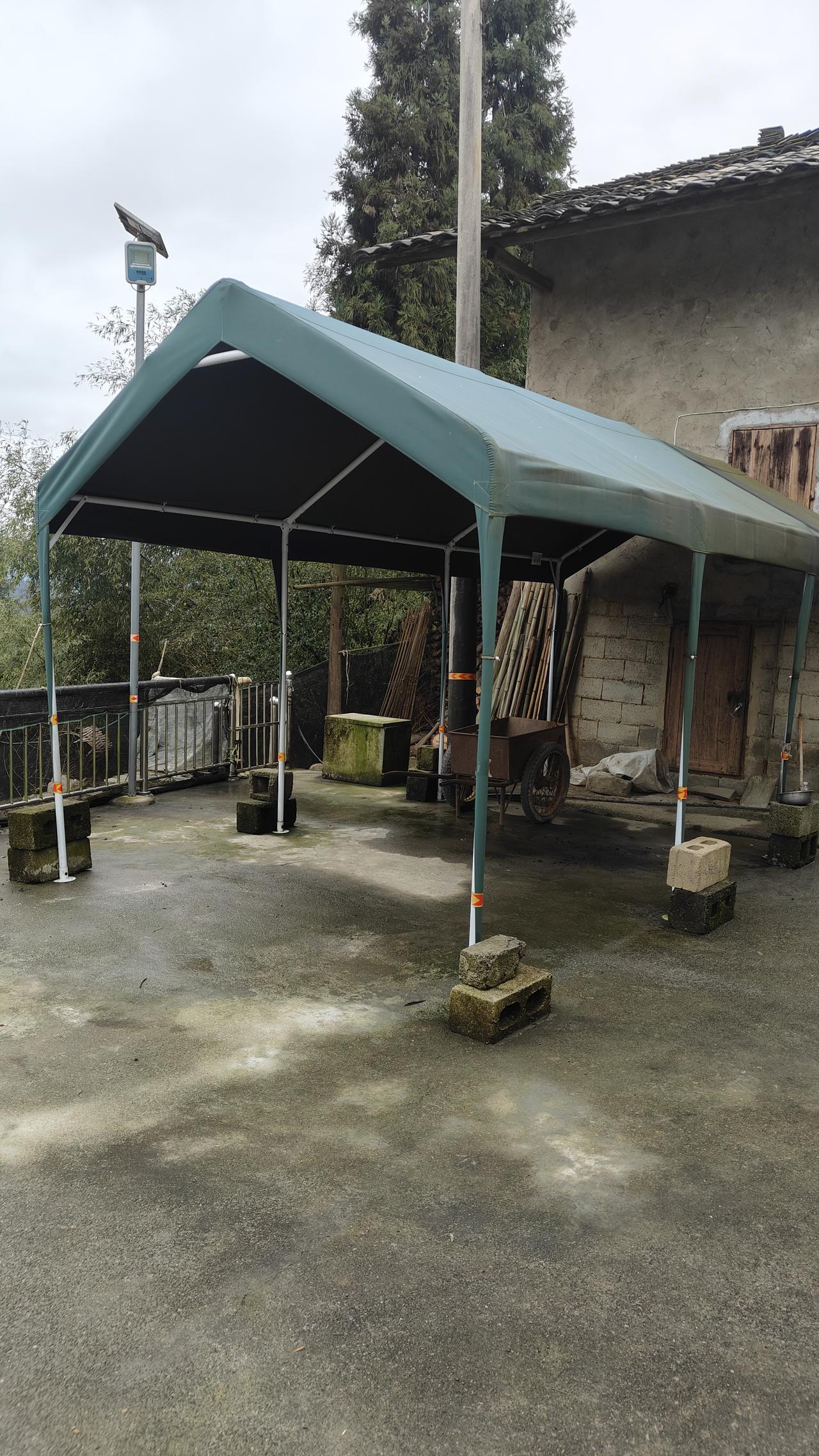 此车棚出售，23年买的时候一千多
现在五百块钱出售有意评论或私信