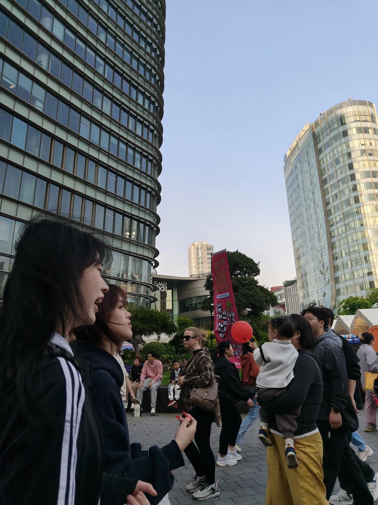 我认为不会
AI剧虽然好，真人剧也少不了!
多元化发展，才能吸引越来越多的观众~