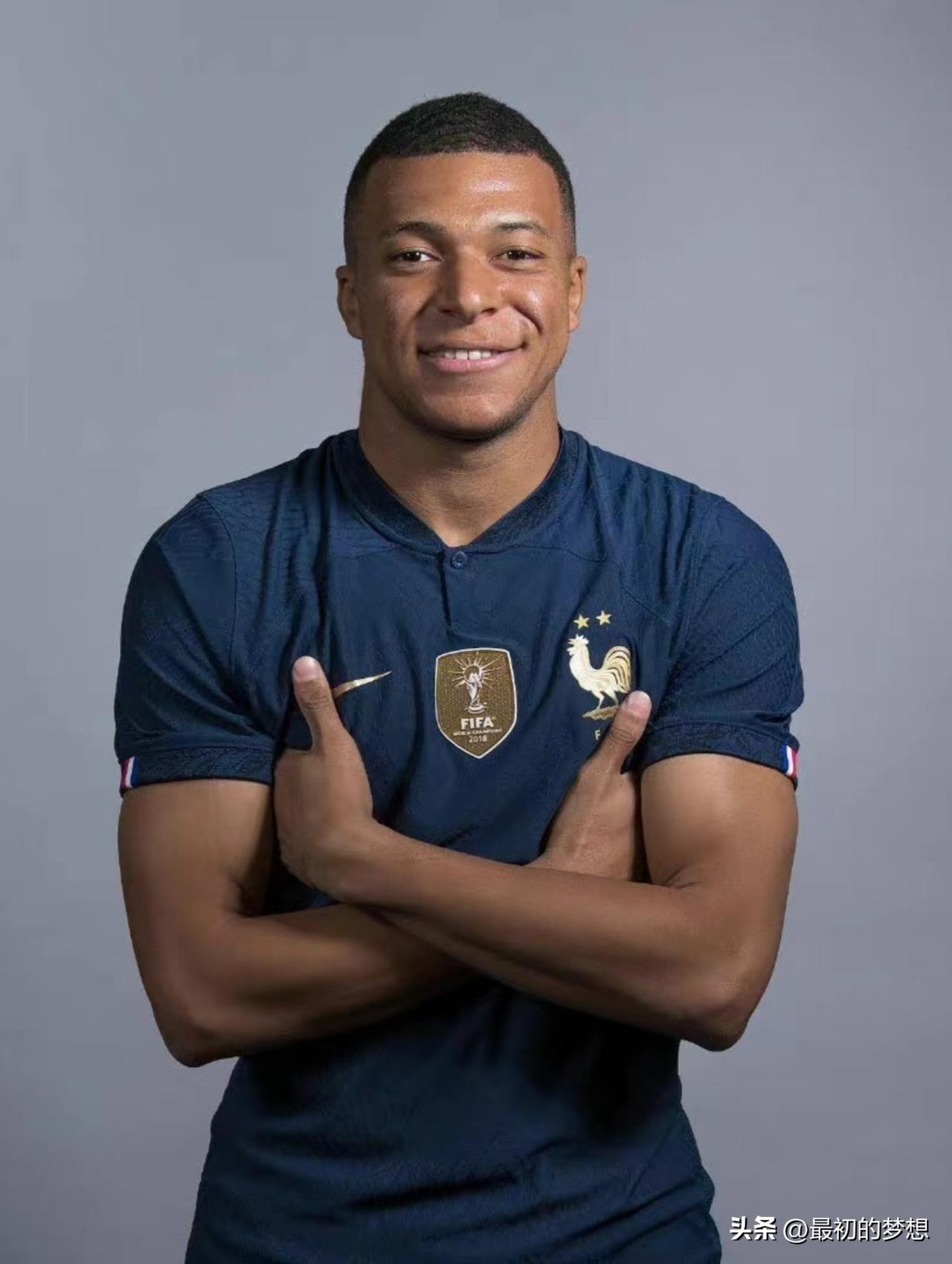 当前足坛五大最强三叉戟排名！大家认同吗？
 
1️⃣ 拜仁慕尼黑（凯恩+迪亚斯+