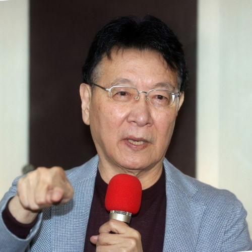 赵少康的胆子是真大
一周时间赵少康两次专访沈伯洋，很多人搞不明白赵的操作到底是什